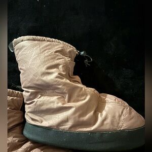 Sierra Designs Down Indoor Bootie. I am not finding a size but I wear Women 7.